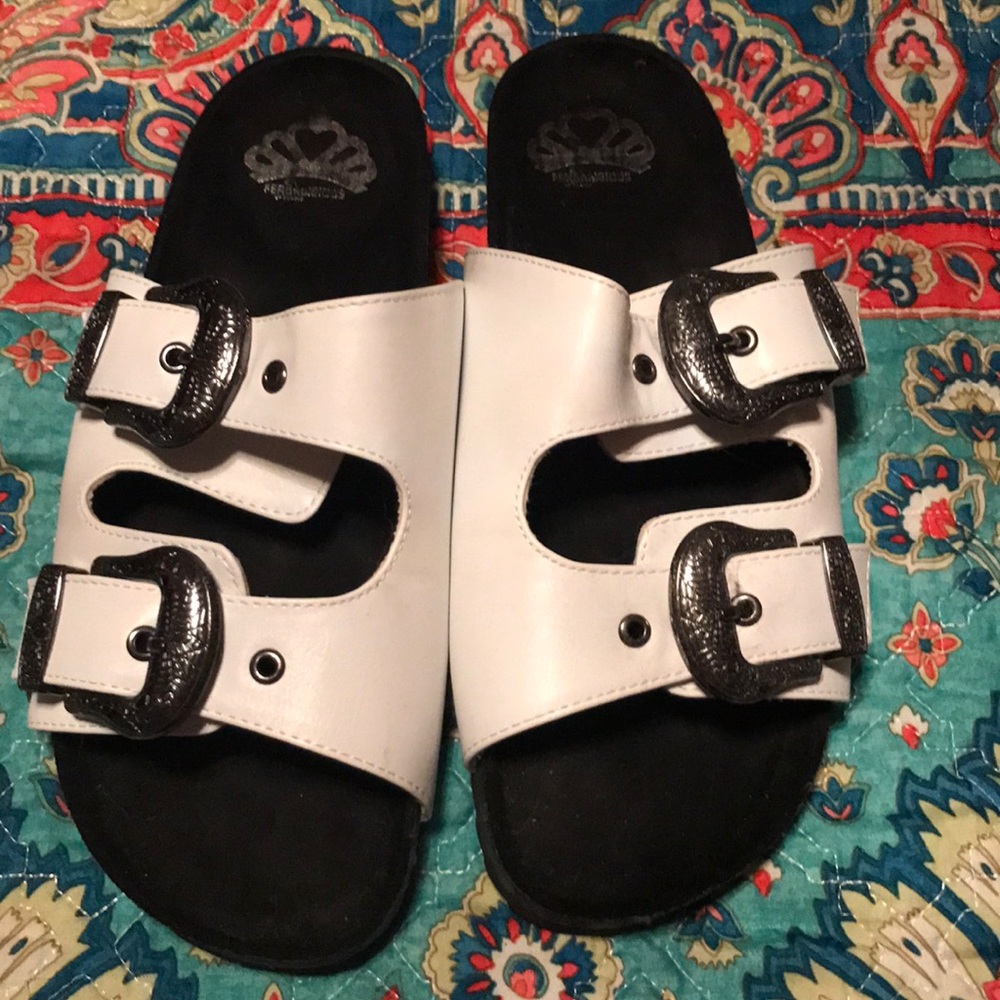 Women’s white sandals by Fergie in great condition